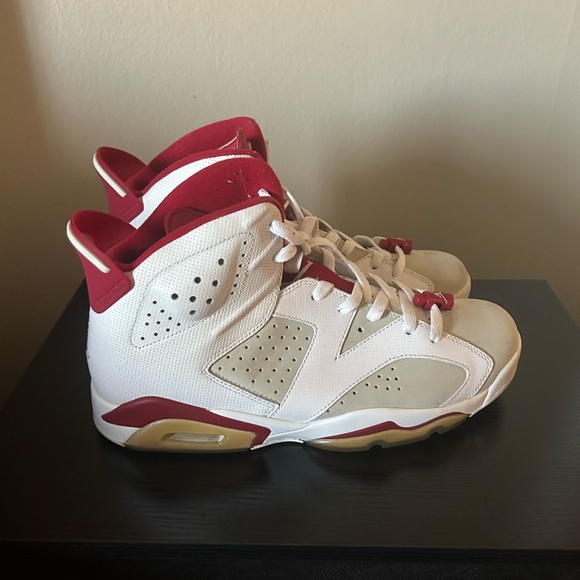Jordan 6 Retro
Maroon (2015) - Picture 2 of 3